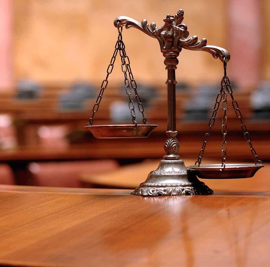 Quer saber mais sobre as possibilidades de quem cursa #Direito? Tem novidade no Caderno do Enem. #VemGente ~> cadernodoenem.com.br/guia-de-profis…