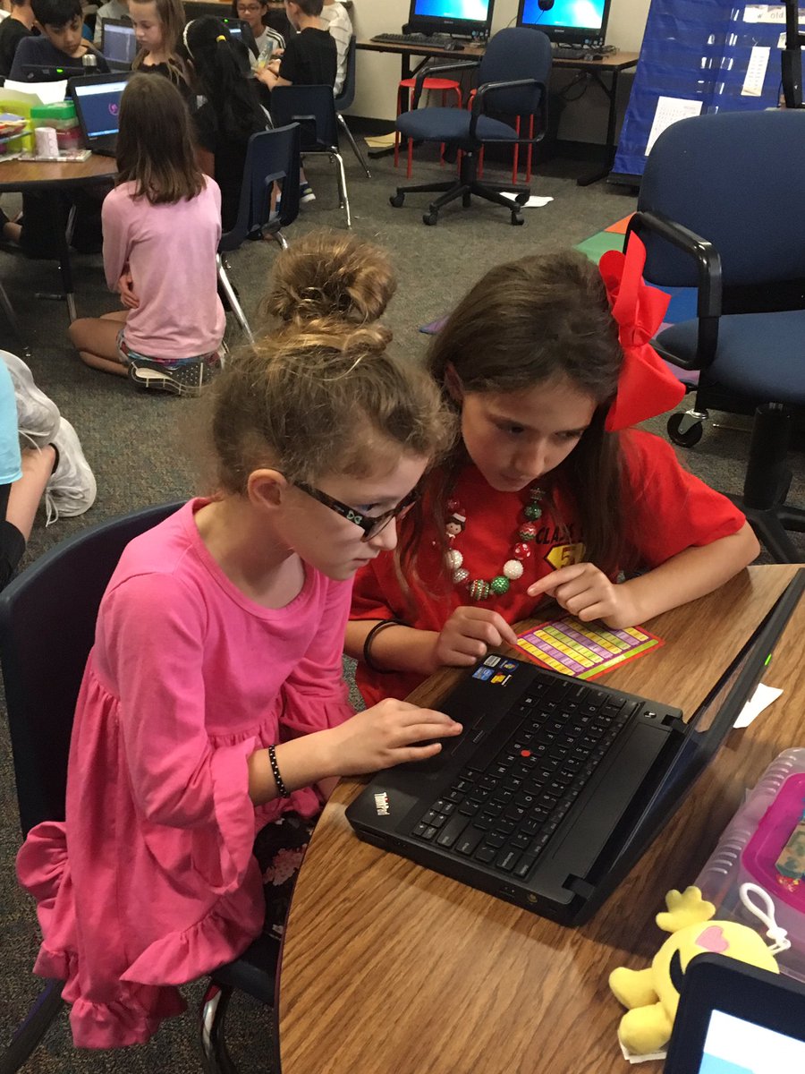 lisaparks516's tweet photo. Hour of Code is here! @FrankKISD 5th graders paired with 1st grade coders. https://t.co/0pwNRNf2lT