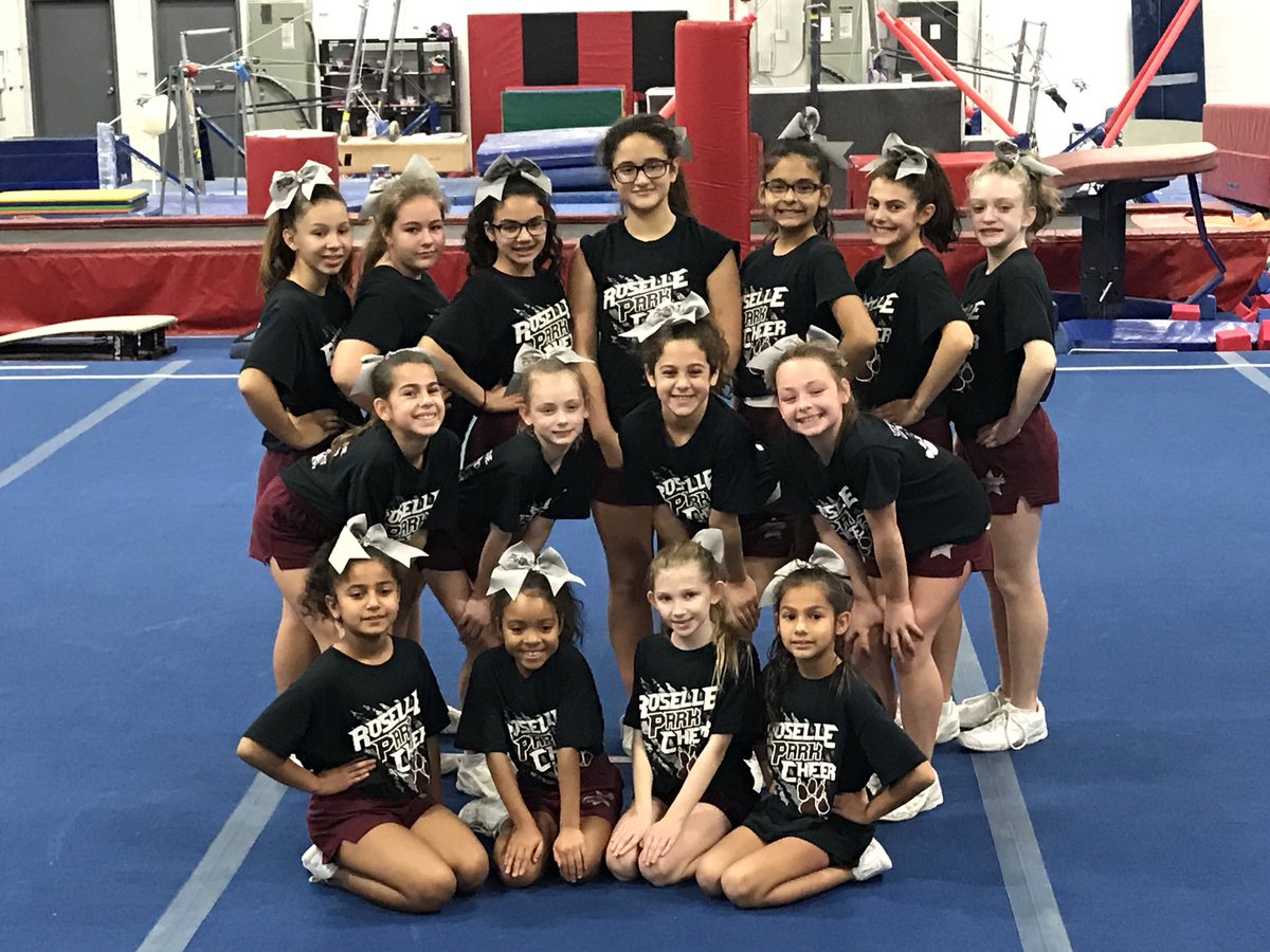 RPaycCheer's tweet photo. What a great way to start off Nationals 2017! Awesome practice for both teams! Now off to check in and team review ❤️📣 #rpcheer17 #nationals2017 https://t.co/pHN7XTE1h3