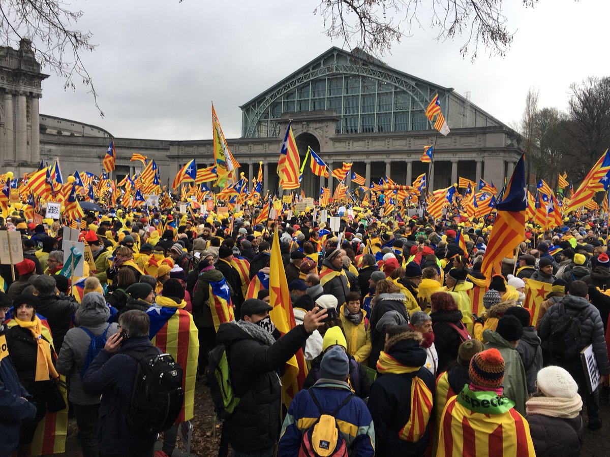 Nuriolfarma's tweet photo. Grácies Brusel·les per deixar-nos manifestar per donar suport al nostre govern legítim. #roadtobrusells #omplimbruseles #WakeUpEurope https://t.co/V5IjhnA1mY