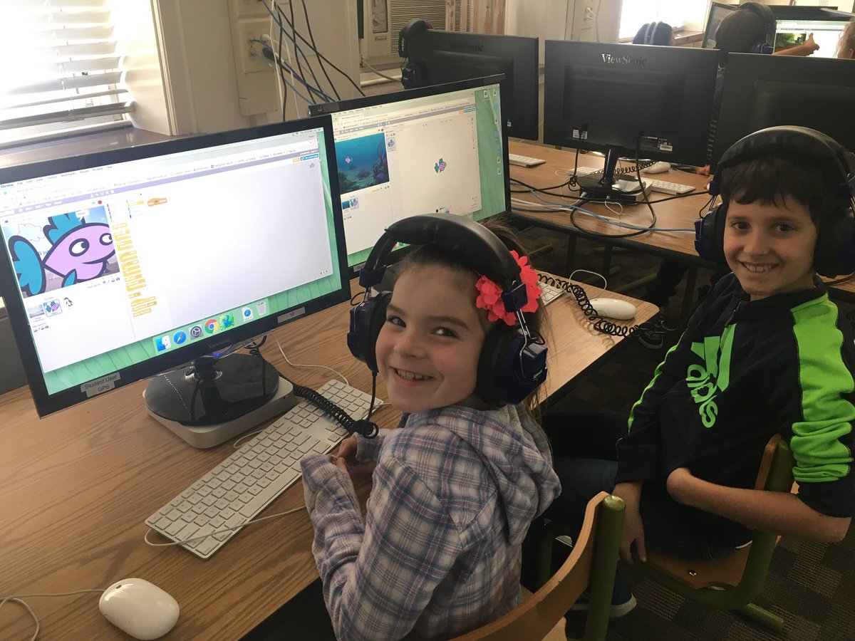 drjoelbgoodin's tweet photo. RT @brucevolunteers: RT @JCAsstPrincipal: JC 4th graders learning to #code with experts from @thebrucemuseum! @JC_LLC @JCSPrincipal @GreenwichpsCIPL @CECACT #scratch
#hourofcode
#codersforlife #edtech https://t.co/KcX36jvGCR