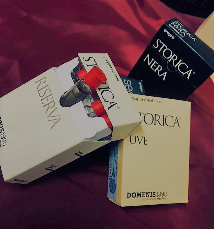 Domenis_1898's tweet photo. 🎁✨🎄È tempo di regali e i nostri distillati in formato tascabile sono perfetti!! Cosa ne pensate?🎄✨🎁
#storicanera #storicariserva #storicauve #DOMENIS1898 #pocket #tascabili #spirits #Christmas #gift #christmasgifts https://t.co/mfIpbYZdRc
