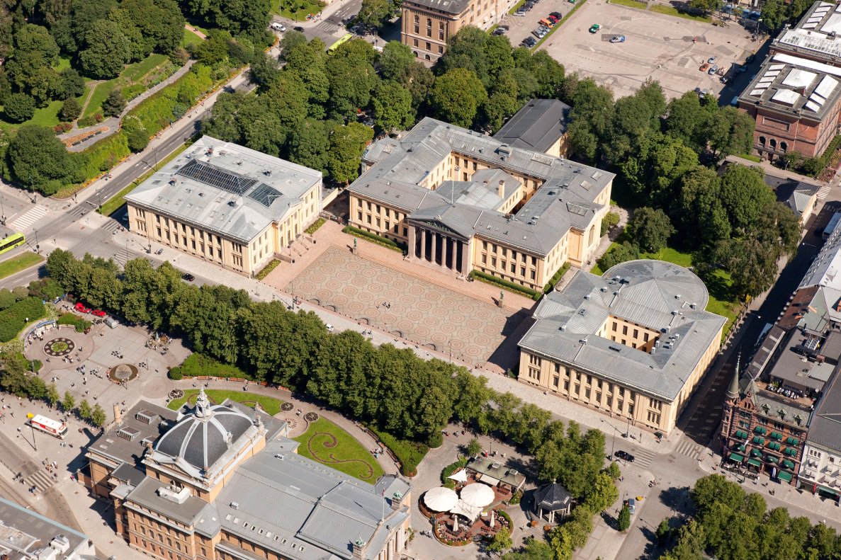 CDMF_CEU's tweet photo. Alfonso Martínez-Echevarría participa en @UniOslo en un Congreso de #DerechodeSociedades https://t.co/0AvvxzeAxO #SMARTproject https://t.co/m6mvTEzkQr