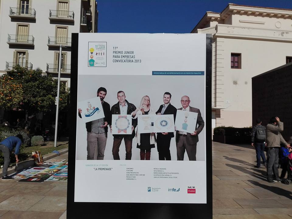 Tiernodescarga's tweet photo. Representando a @Sendapresu en Totems ubicados en centro de #Málaga, durante este mes de diciembre. https://t.co/Oglm5M2Dx9