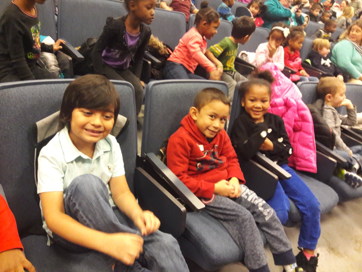 MrsBiteng114's tweet image. We&apos;re ready to see The Polar Express! #TriangleKinders #ThePolarExpress