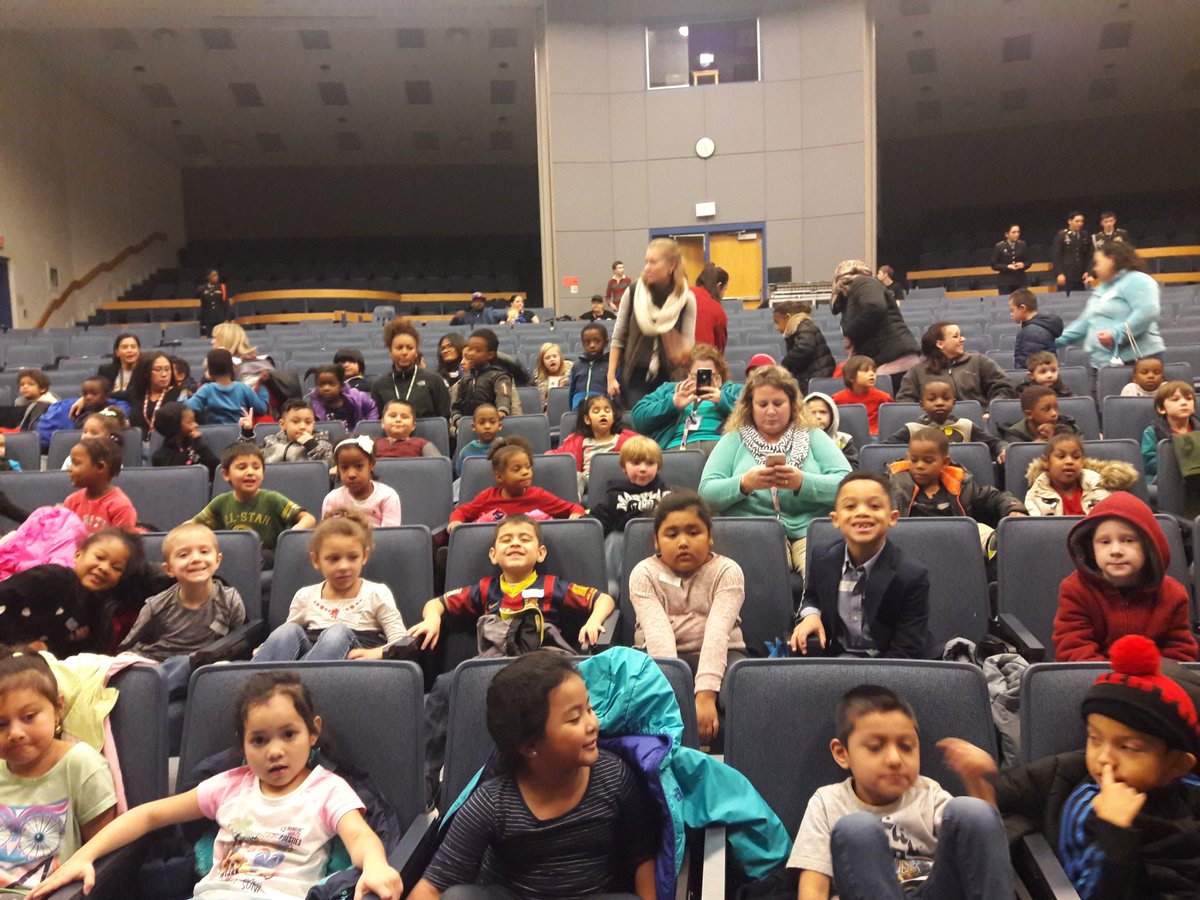 MrsBiteng114's tweet image. We&apos;re ready to see The Polar Express! #TriangleKinders #ThePolarExpress