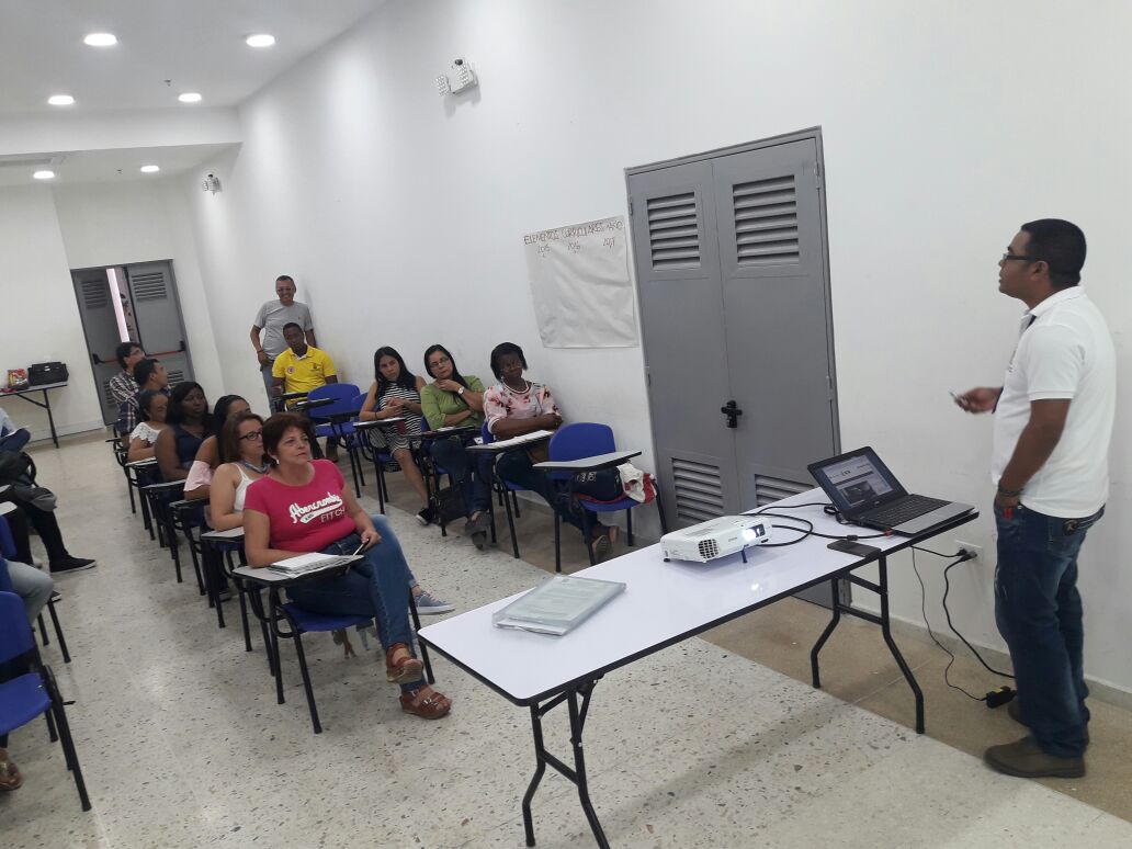 DORISPIZARROM1's tweet photo. #7Dic2017 Dra Doris Pizarro #SecDesarrSocialYParttic de la @GobValle #ProgramaAsojuntas "Asistencia Tecnica Organizaciones Sociales #Jamundi https://t.co/ikg0aJJ6Oh