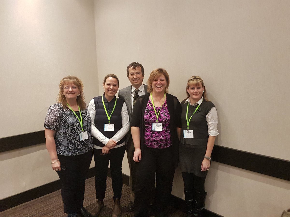 CaroleChaput2's tweet photo. Super équipe du #CECCE @emmanuelle_1970 @mapibo_14 @CaroleChaput2 @JulieDavidson_1 et @AnnikRouse à Solution Tree avec @thierck https://t.co/kS4pIjt4lD