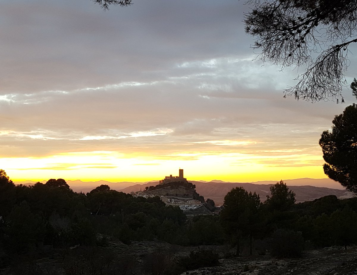 condoscascos's tweet photo. Por más veces que disfruto de este atardecer, no deja imnotizarme. #biar #alicante #spain @Biarsensacion @costablancaorg https://t.co/bkMUvpIhtq