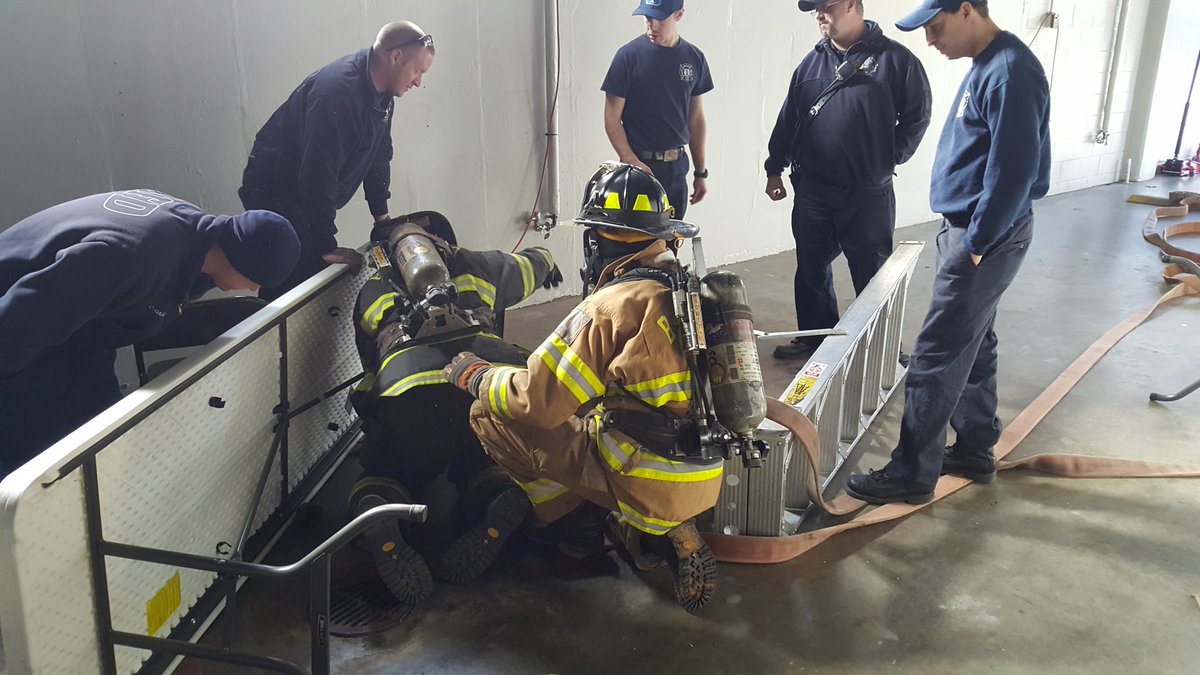 Bedford_FD's tweet image. Nice to see impromptu training for new firefighters that includes BCoFR staff as well.  #teamwork #VeryGood