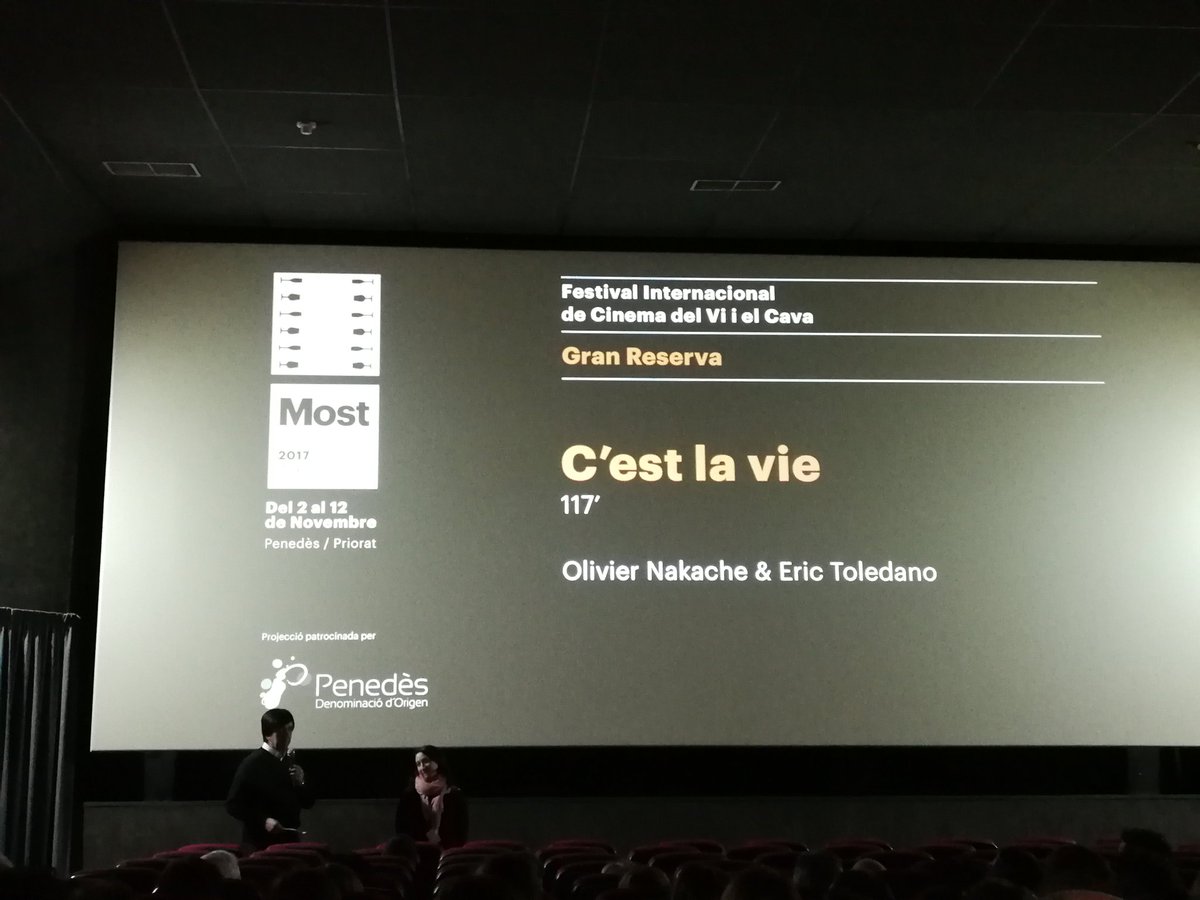Julietasun3's tweet photo. Gran primera experiència al @mostfestival, felicitats!! Del #Brot1 em va encantar Downunder🔝, Popoff i 17 años juntos ✨..i els formatges 🧀 @xerigots és clar! El llargmetratge C'est la vie divertit i recomanable.
Gràcies @iCatfm per les entrades! #Most2017 #Penedès https://t.co/cYvTWiRlxh