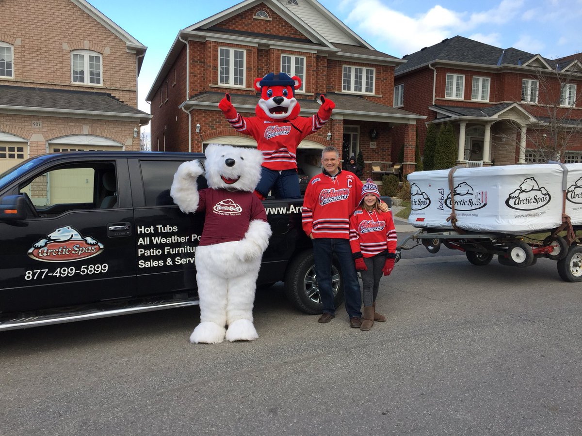 Oshawa_Generals's tweet photo. Deke and Chinook delivered the @ArcticHotTubs to #GensTub photo challenge winner @CAhckyadventure!
Tweet your photo in the hot tub on the concourse and you could be this seasonโs winner! #GensNation https://t.co/W0dlCebGmR