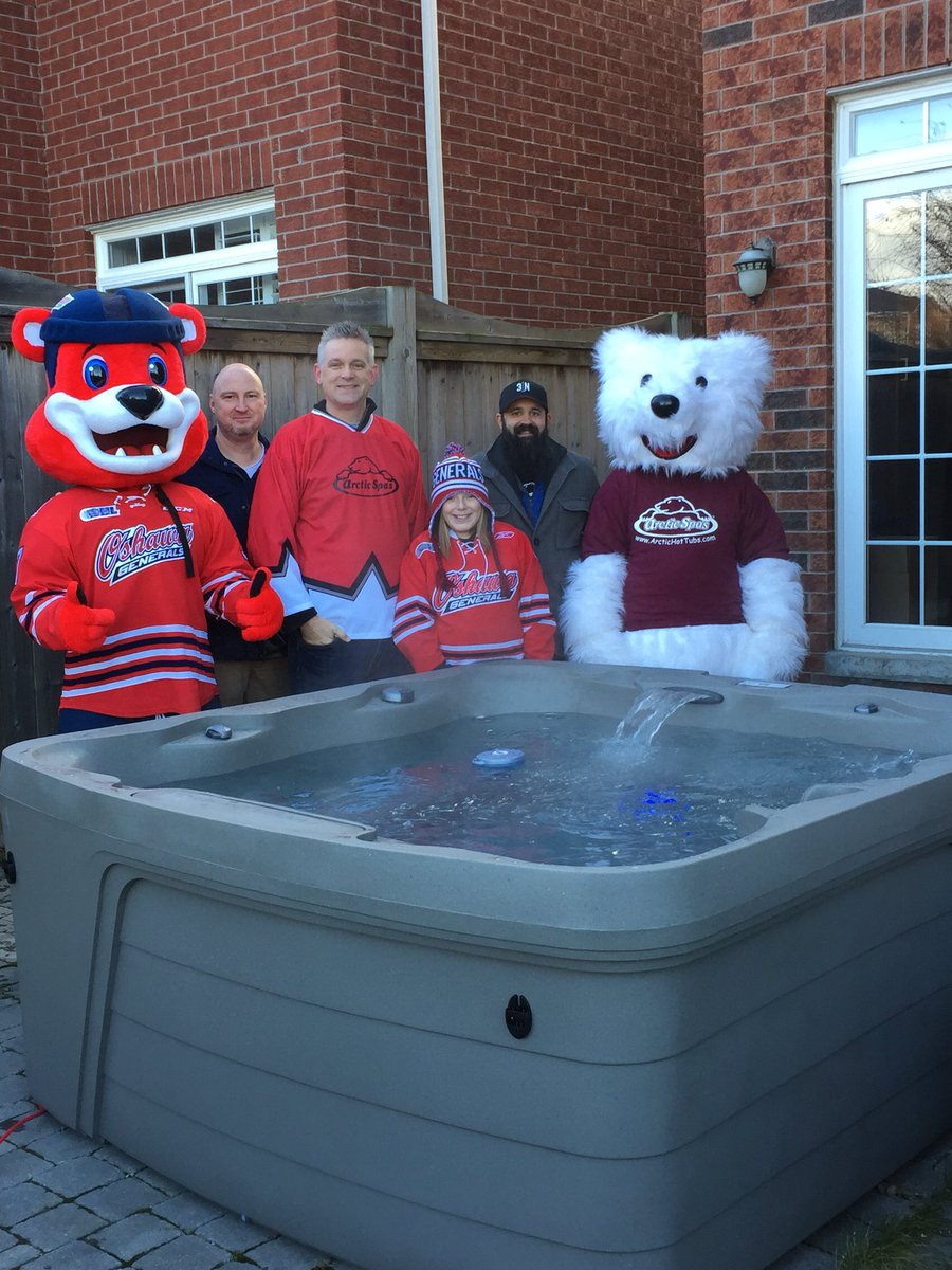 Oshawa_Generals's tweet photo. Deke and Chinook delivered the @ArcticHotTubs to #GensTub photo challenge winner @CAhckyadventure!
Tweet your photo in the hot tub on the concourse and you could be this seasonโs winner! #GensNation https://t.co/W0dlCebGmR