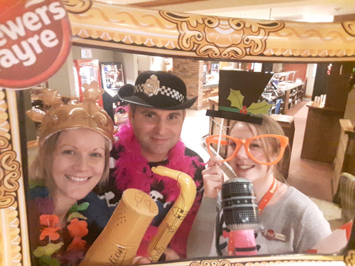 Loving our selfie frame and corner raising money for GOSH and spreading Christmas Cheer 🌲 <a href="/WeAreSUGM/">WeAreSUGM</a> <a href="/chrislewis6/">Chris Lewis</a> <a href="/Atlantaaa95/">Atlanta</a>