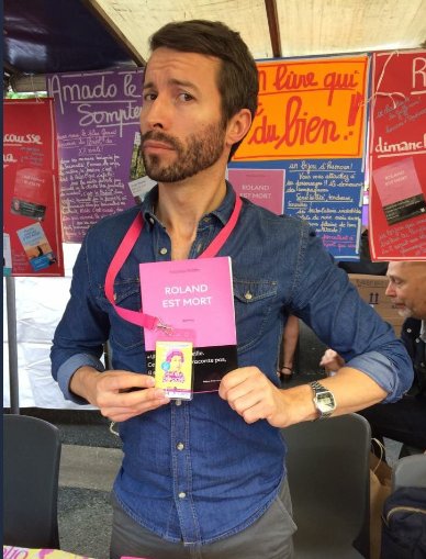 CaissepargneLR's tweet photo. Prix #FoLire 2017 : Bravo au lauréat @robinnicolas. 
Un beau prix qui reflète nos valeurs humaines.
 #littérature https://t.co/SqCr7mirKT
