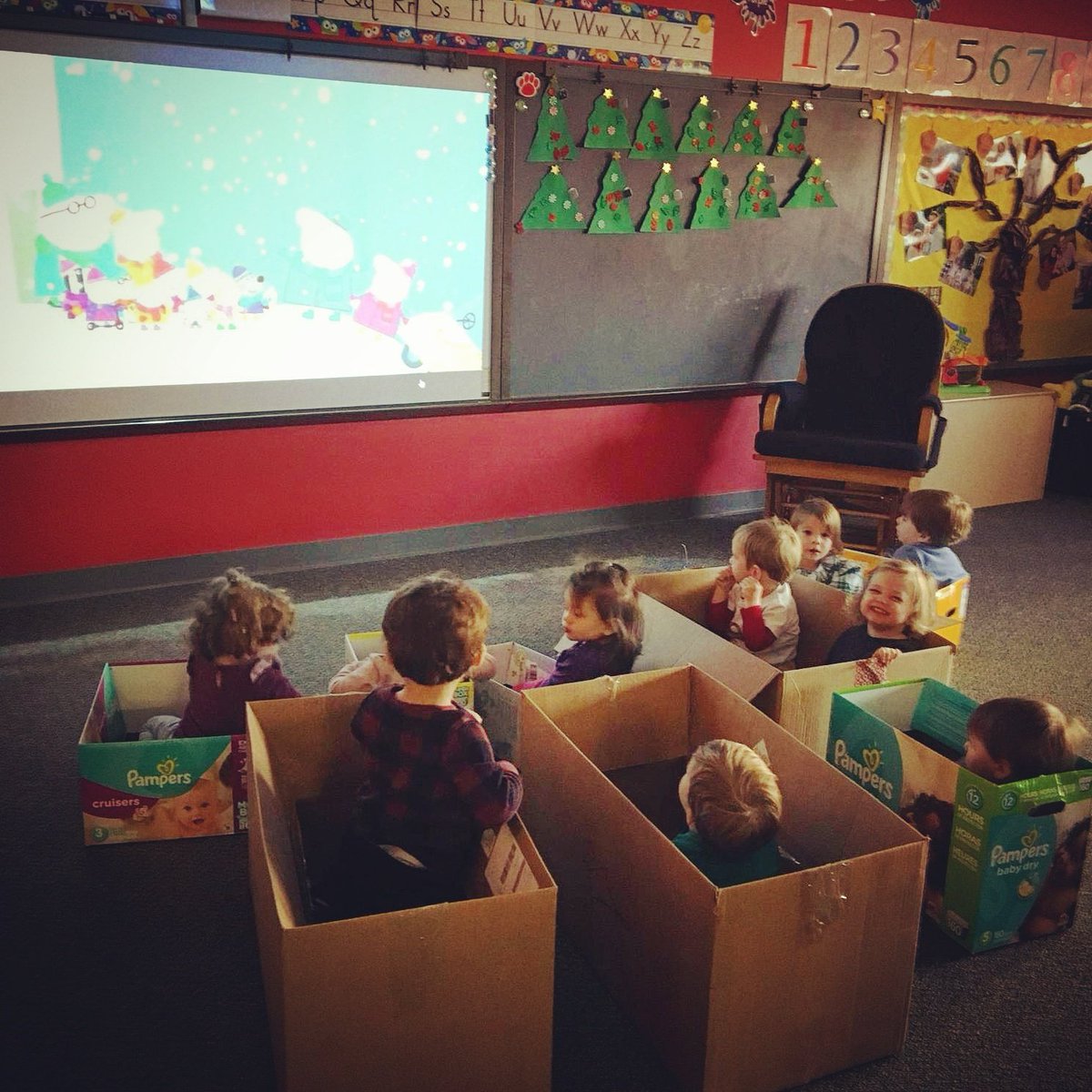 Our toddler class enjoyed a trip to the "drive-in" movies today! 🍿🚗📽