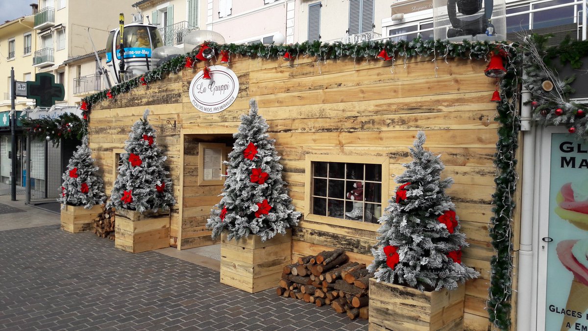 Sainte_Maxime's tweet photo. ⛄️ Un air de montage à #SainteMaxime ❄️🎄Vivement #Noël ! Tout le programme ici 👉https://t.co/uFbW6E212f #Var https://t.co/6mrkFEazAS