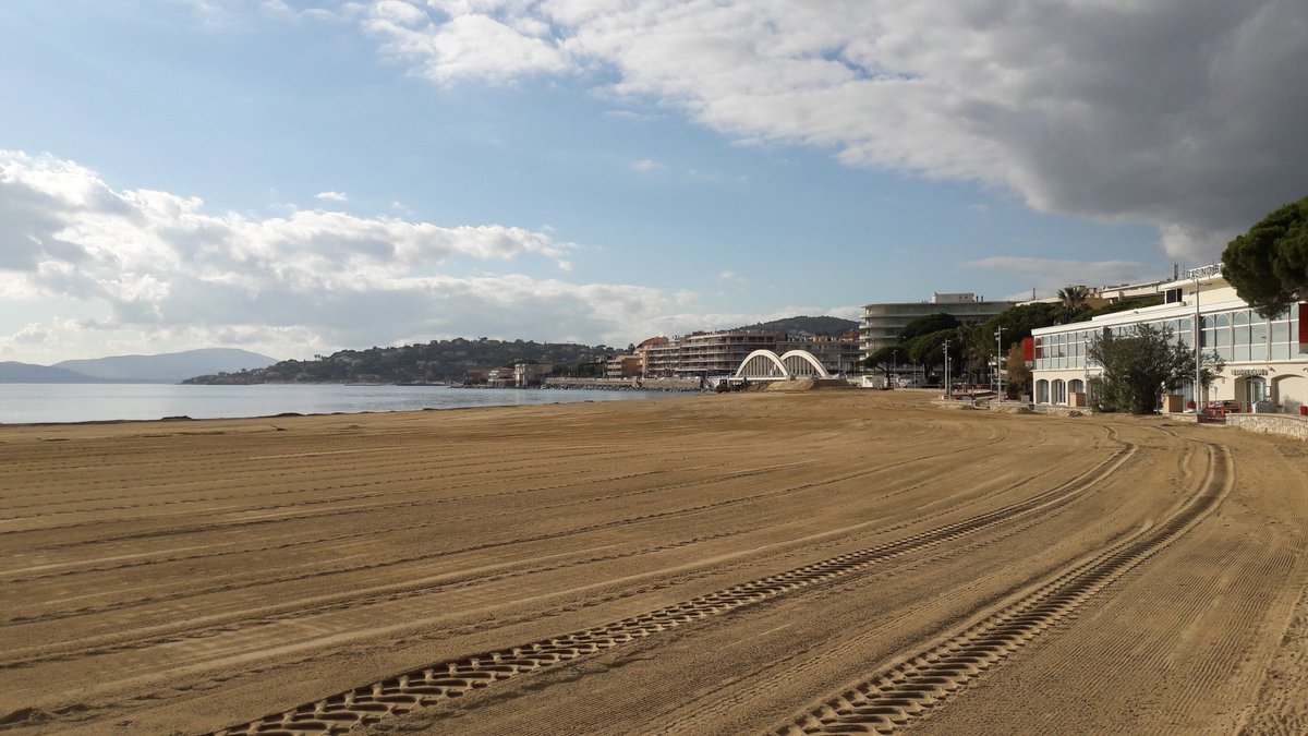 Sainte_Maxime's tweet photo. ⛄️ Un air de montage à #SainteMaxime ❄️🎄Vivement #Noël ! Tout le programme ici 👉https://t.co/uFbW6E212f #Var https://t.co/6mrkFEazAS