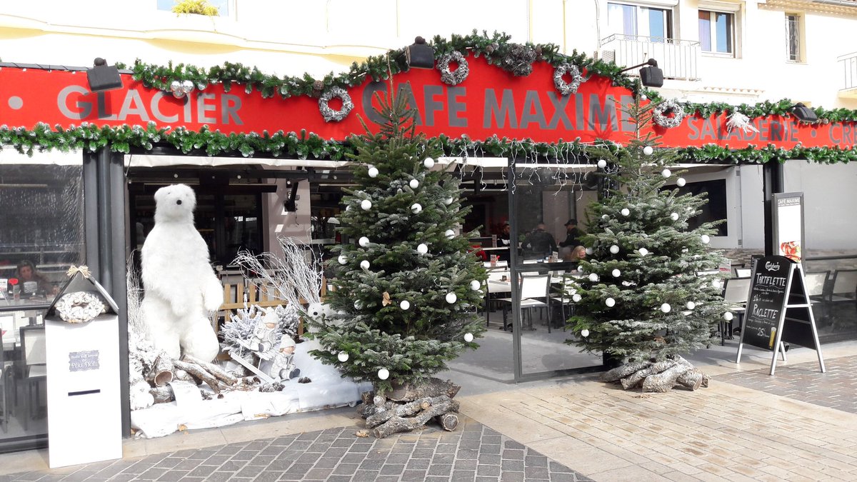 Sainte_Maxime's tweet photo. ⛄️ Un air de montage à #SainteMaxime ❄️🎄Vivement #Noël ! Tout le programme ici 👉https://t.co/uFbW6E212f #Var https://t.co/6mrkFEazAS