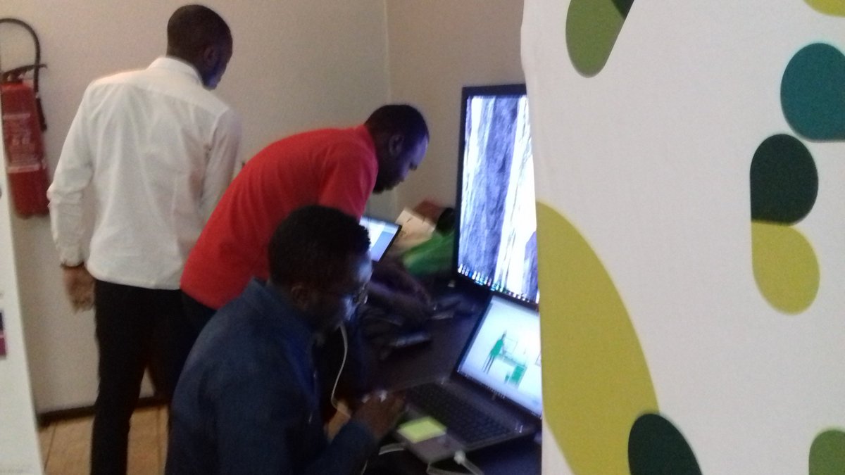 Yoan_Eskinazi's tweet photo. Toute l'équipe @Groupe_LS en train de préparer la journée de #ls20ans. Tout sera prêt pour demain #sageexport #gabon https://t.co/ec6emoWeBn
