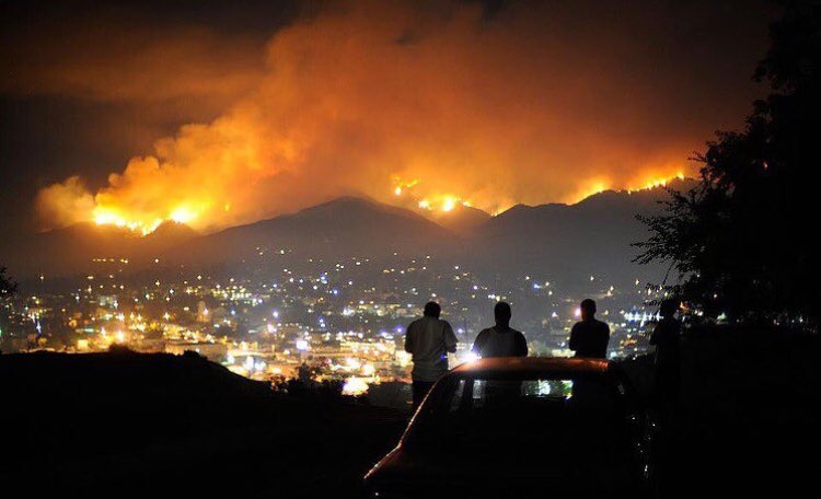 allofR5's tweet photo. i can’t belive. This is so sad. I hope everyone stays safe. Praying for you LA #PrayForLA 😰💔 https://t.co/yqH6NA4Eyp
