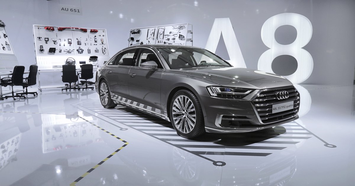 It's the #DesignMiami where art meets technology. Audi presents the "Motherboard" installation with #AudiA8 technology. https://t.co/sGhUgXcerb https://t.co/EzbbAZLe8M