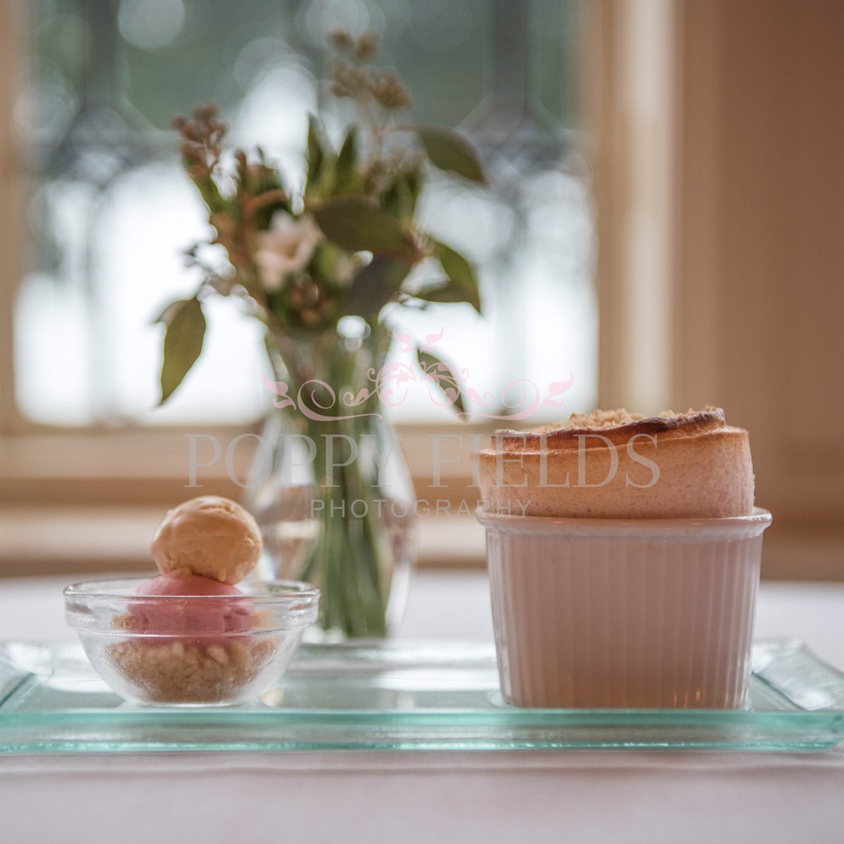 PoppyFieldPhoto's tweet image. 2017 is nearly finished &amp;amp; New Year will be upon us before we know it!We have no availability until mid-2018 but booking enquiries are already coming in so make sure you get in touch #photographer