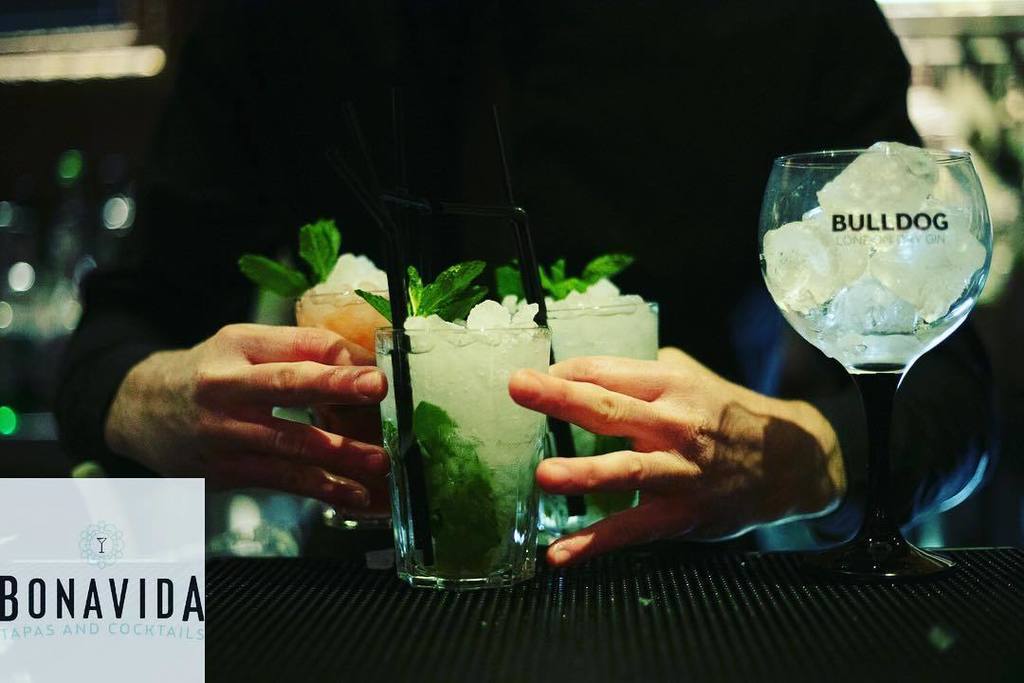 BonavidaBar's tweet photo. La cena de empresa más cercana a Plaza Catalunya ya está aquí. 
Celebra el espectáculo de tu paladar más esperado del año, rodeado de tu equipo de trabajo. Consulta nuestro menú y pide información! A partir de 30€ incluida copa! #christmas #bussines #cenaempresa #cenas #exec… https://t.co/4gapHvq9oe