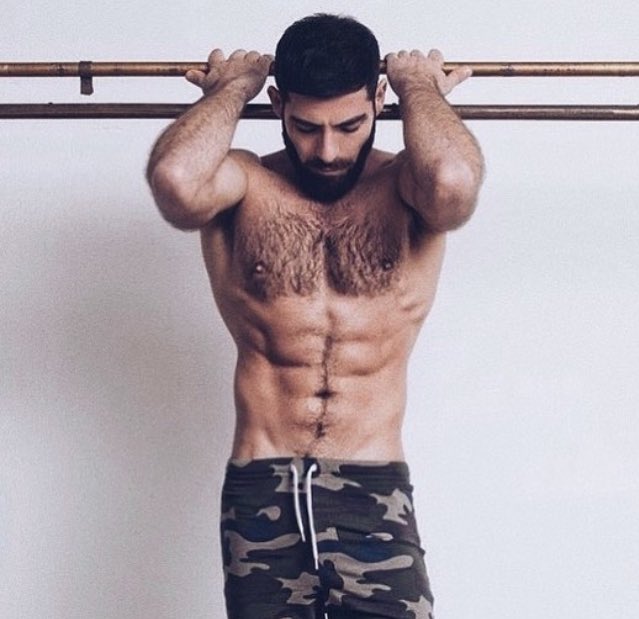 markusx's tweet image. rescátame, entre la corriente de gente y sálvame, de una vida inofensiva.