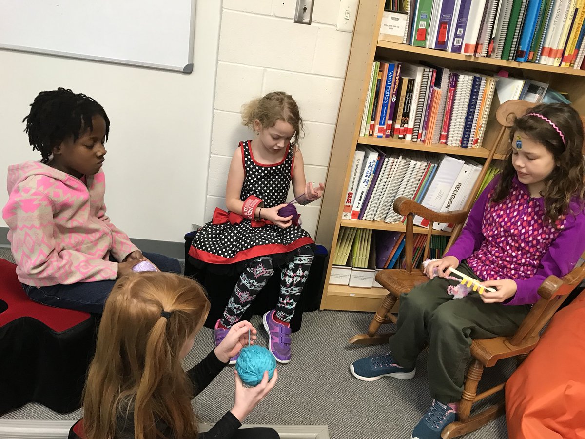 StJamesOCSB's tweet photo. Students teaching students how to knit @StJamesFinn #helpingthehomless @ClassStew @TDOttawa #OCSBAdvent @OttCatholicSB https://t.co/APHhLrvn1Y