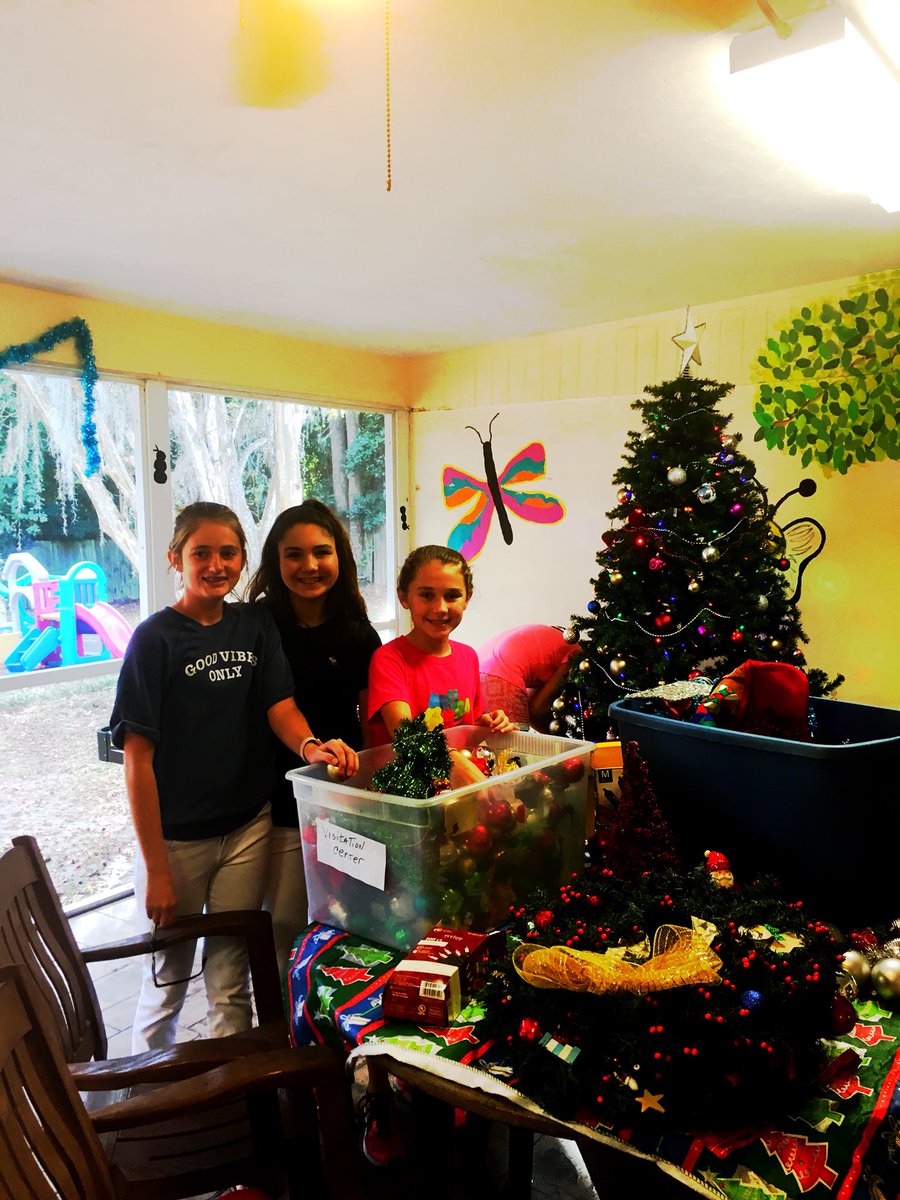 Averygooddeed's tweet photo. A Very Good Deed 2nd Annual Deck the Halls supporting Children’s Home Society! https://t.co/mzpEWgnWnR