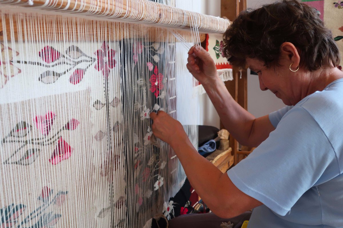 In a village five hours away from Bucharest, Antoneta Nadu is reviving the #tradition of rug making in #Romania, as well as creating more job opportunities for the women of the region. Read more about her studio and the rest of our talented artisans bit.ly/ArtaLaSat