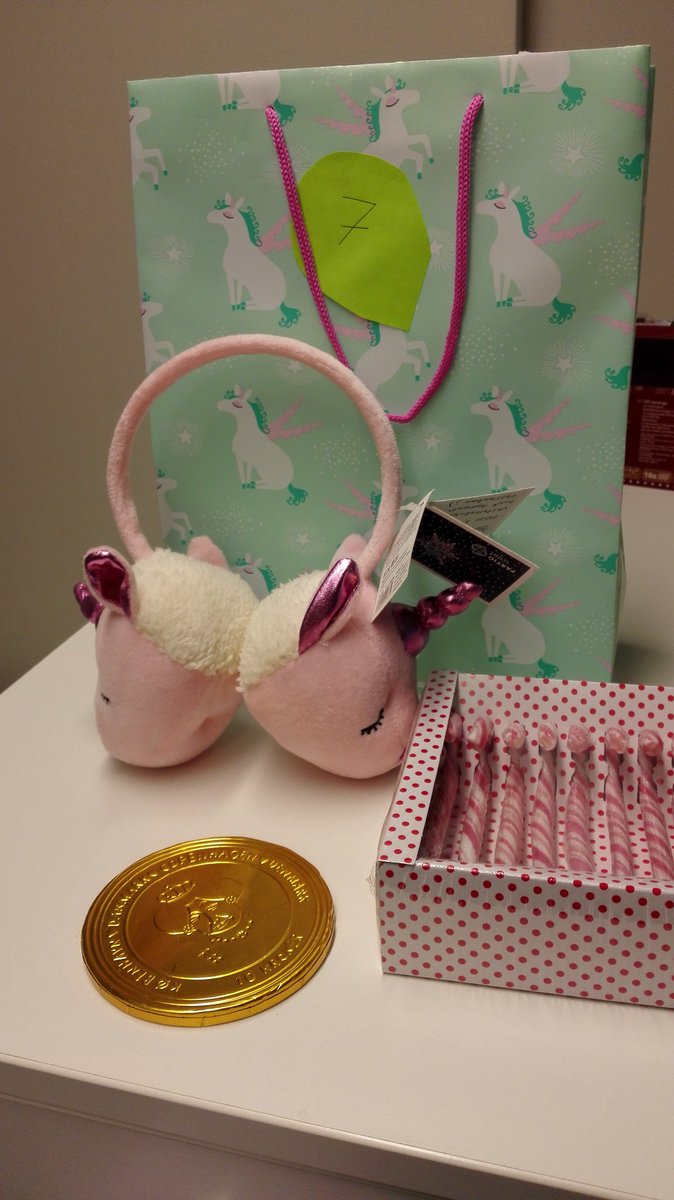 Das_Office_L170's tweet photo. The 7th of December, aka traditional unicorn day. #unicorn #christmascalendar #joulukalenteri #realgold #candysticks #L170 #officemagic https://t.co/p1D6r3oMCi