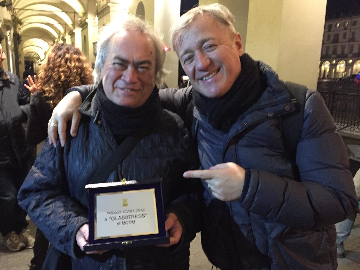 Martedì 5 dicembre ho consegnato a Max <a href="/maxcasacci1/">Max Casacci</a> la Targa del Premio <a href="/ToastRecords/">Toast Records</a> per il 2016