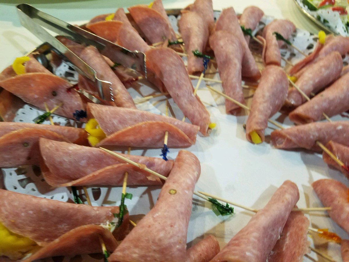 BataviaDowns's tweet photo. ✔️ out these hors d’oeuvres made our chefs made 4 a private event! You can have delicious private catering like this when you book an event w/ us! Call (585) 342-3750 &amp; ask for Kathi or Brittany! #bataviaevents #bataviadowns #happyholidays #bataviaeats #dineplaystay https://t.co/GmFejZsRBM