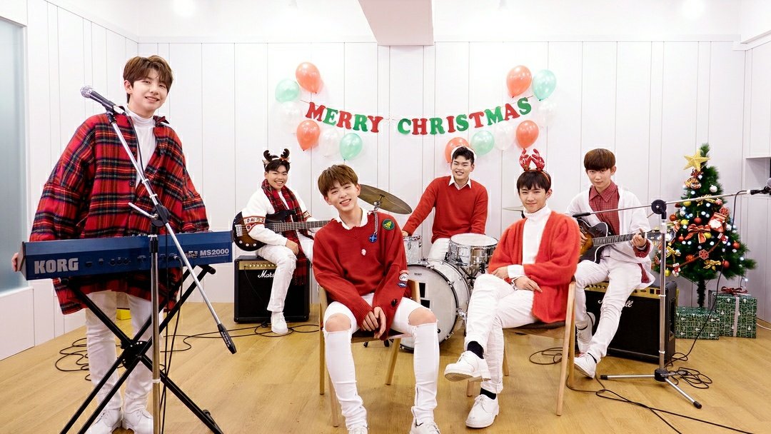 TELbrazil's tweet photo. [#IG] 07.12.17 | Atualização de Seokcheol:

"TheEastLight. lançou uma nova música chamada "My Wish"!! Esse natal!! Inverno!! "My Wish" é uma música quente do inverno e de feliz natal!!🎅☃️🎄 #TheEastLight#MyWish#FelizNatal"

Cr: TEL_Base

https://t.co/de93vCHT8N https://t.co/kc4mqGRqfe