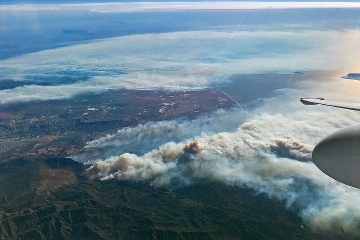 NASAEarth's tweet photo. Smoke Over Southern California https://t.co/e7VBSHm4Lk #NASA https://t.co/IDhtJ6yLHT