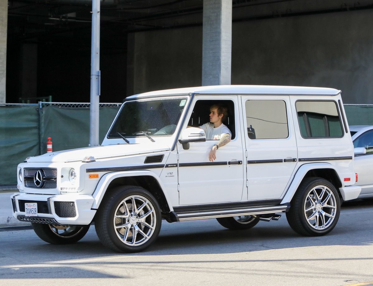 TBBRCandids's tweet photo. 06 de Dezembro: Fotos de Justin Bieber  em Beverly Hills, Califórnia. https://t.co/fkG0g24tU6