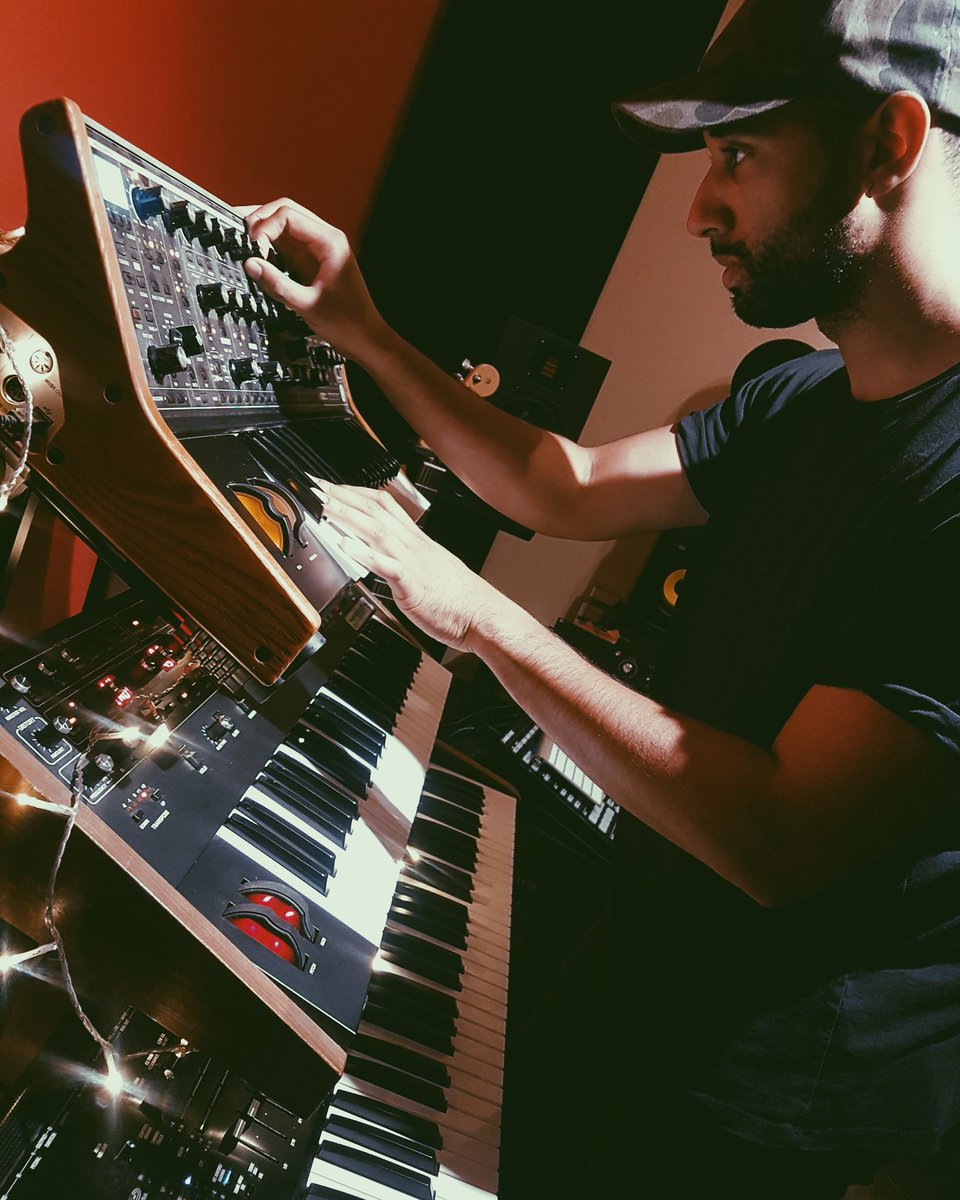 _Dominic_James's tweet photo. Lost in synth space. #StudioDays https://t.co/M07uhU9747