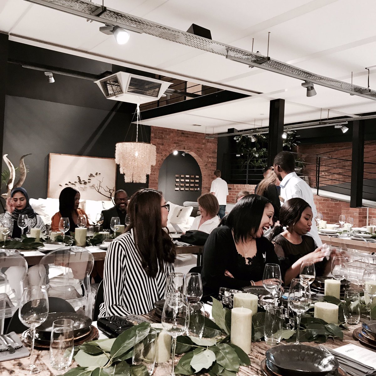 ELLE_Deco's tweet photo. Tonight we're at the beautiful #WeylandsHome in Jhb, for our Cook Like A Pro Masterclass together with @Iloveavos and Gemelli Restaurant. #AddAnAvo #CelltoneSA https://t.co/gKtIuhHKQZ