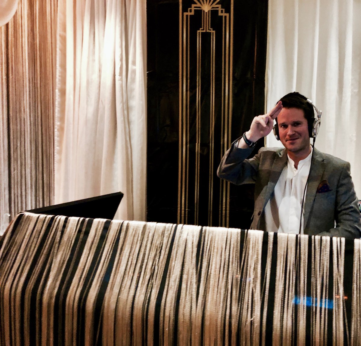 EuphonicaLive's tweet image. | 👔 | #TBT to last nights Swinging 20's Great Gatsby Party with @TrueDeli. They know how to dress a venue, and our DJs know how to dress for the occasion....

#style #1920s #retro #fringe #music #gatsby #events #truedeli #DJ #DJbooth #suit london #christmas #party