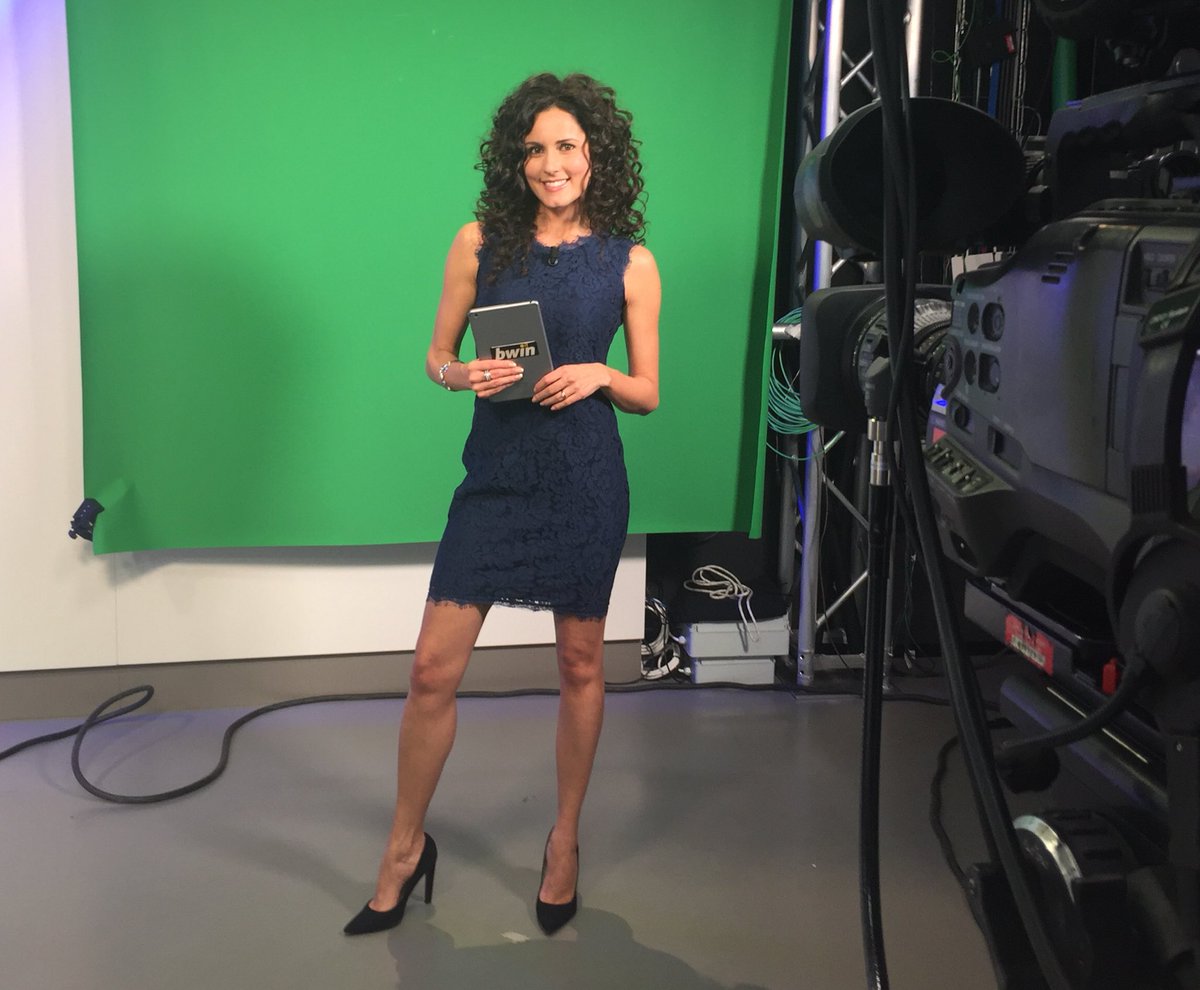 Oggi su Inter Tv si parla del prossimo turno di serie A ovviamente con le quote di <a href="/bwinItalia/">bwin Italia</a> #bwin #interv #inter #football #tvprogram <a href="/Lesara_online/">Lesara</a> <a href="/NoWordsNW/">No Words</a> <a href="/Inter_TV/">Inter TV</a> #tv #atwork #job #tvhostlife #tvhosting #tvpresenter  #gir #curlyhair #curlygirl #francescabelussi