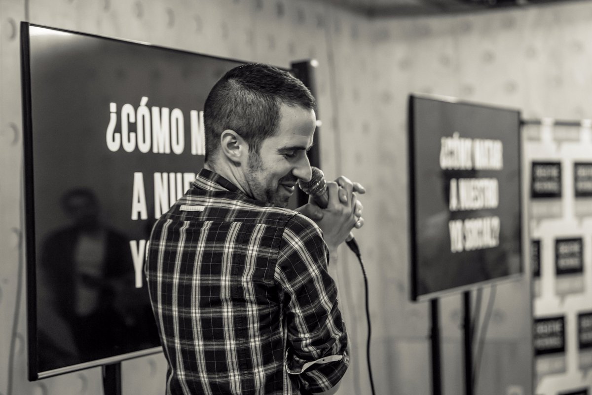 BuenosAires_CM's tweet photo. ¿Querés ver más fotos de la charla de @martinciriook en #cmbue? 😊💙✨
¡Acá https://t.co/d4l0dOB1gE está el álbum completo! #cmdeath https://t.co/0c0um2crPP