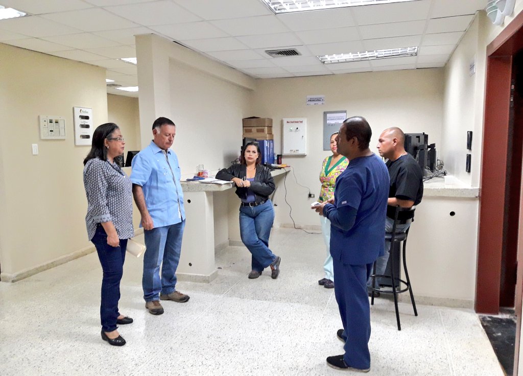 PanchoArias2012's tweet photo. Junto a Margarita, inspeccionamos el funcionamiento del Oncológico del Zulia "Dr. Humberto F. Morán". Conversamos con los trabajadores y las personas beneficiadas, que realizan su tratamiento en este centro; una gran inversión en el área de salud, para quienes luchan por la vida. https://t.co/1VttsrDVot