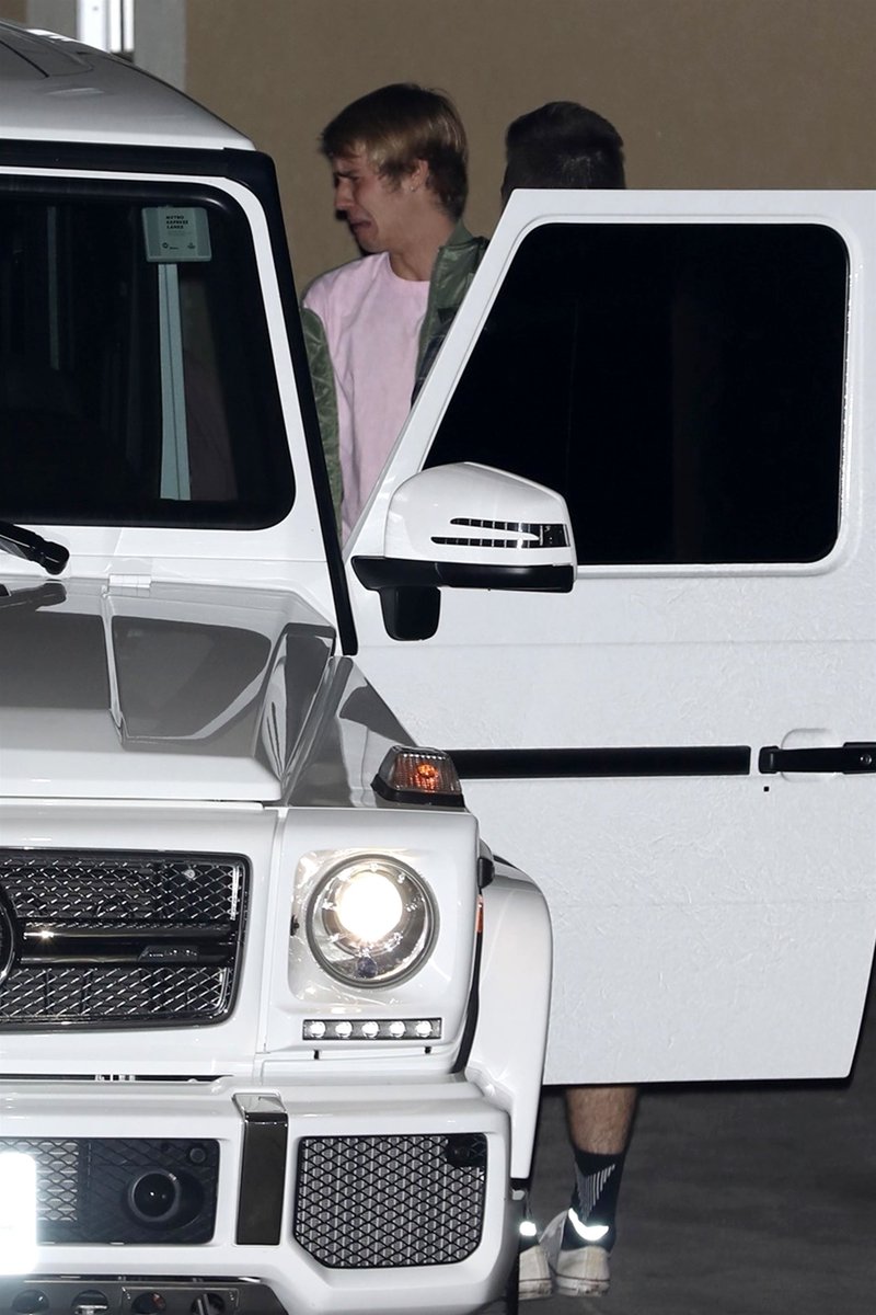 TBBRCandids's tweet photo. 06 de Dezembro: Fotos de Justin Bieber deixando o Saban Theatre em  Beverly Hills, Califórnia. https://t.co/abPVsO5Cvh