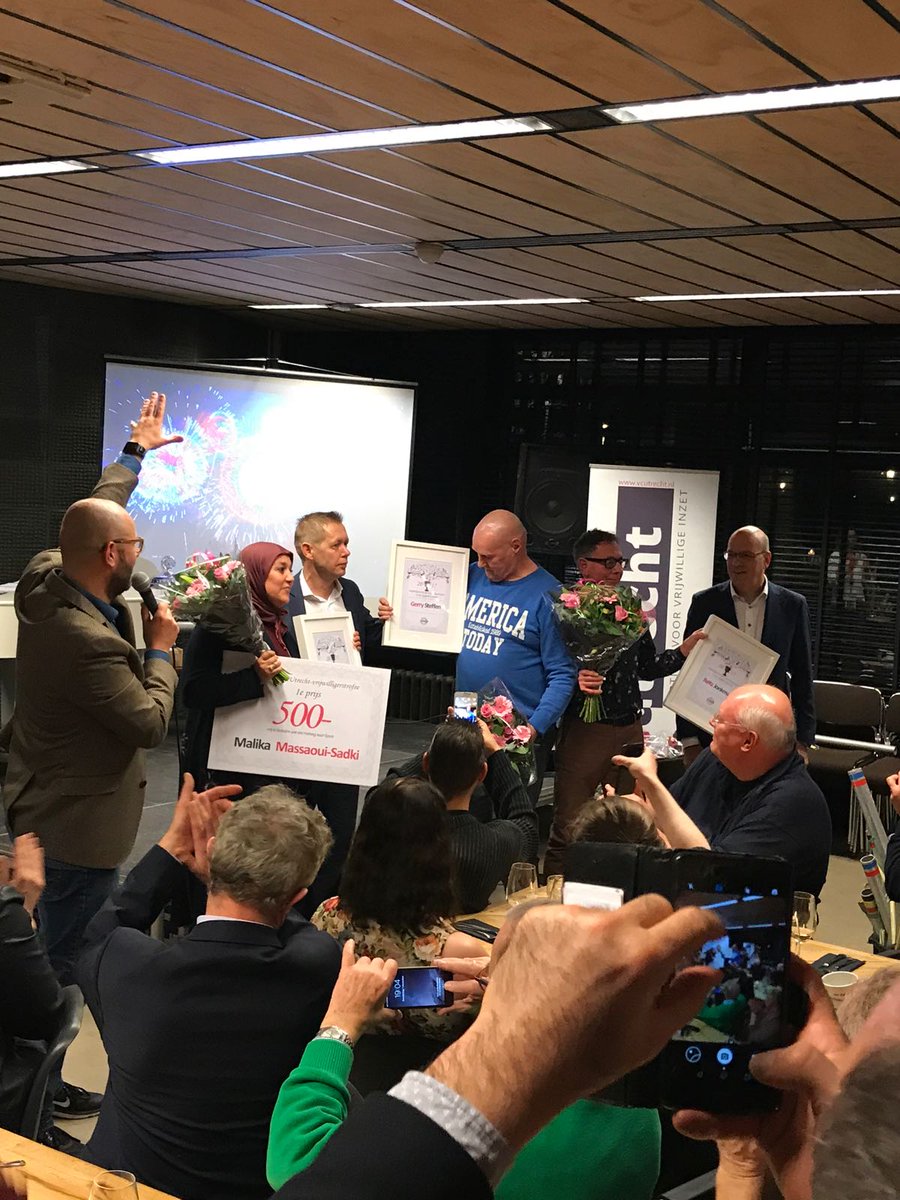 Malika Massaoui-Sadki van Steunpunt GGZ Utrecht wint de WMU-trofee 2017 voor #vrijwilligers. Gefeliciteerd!