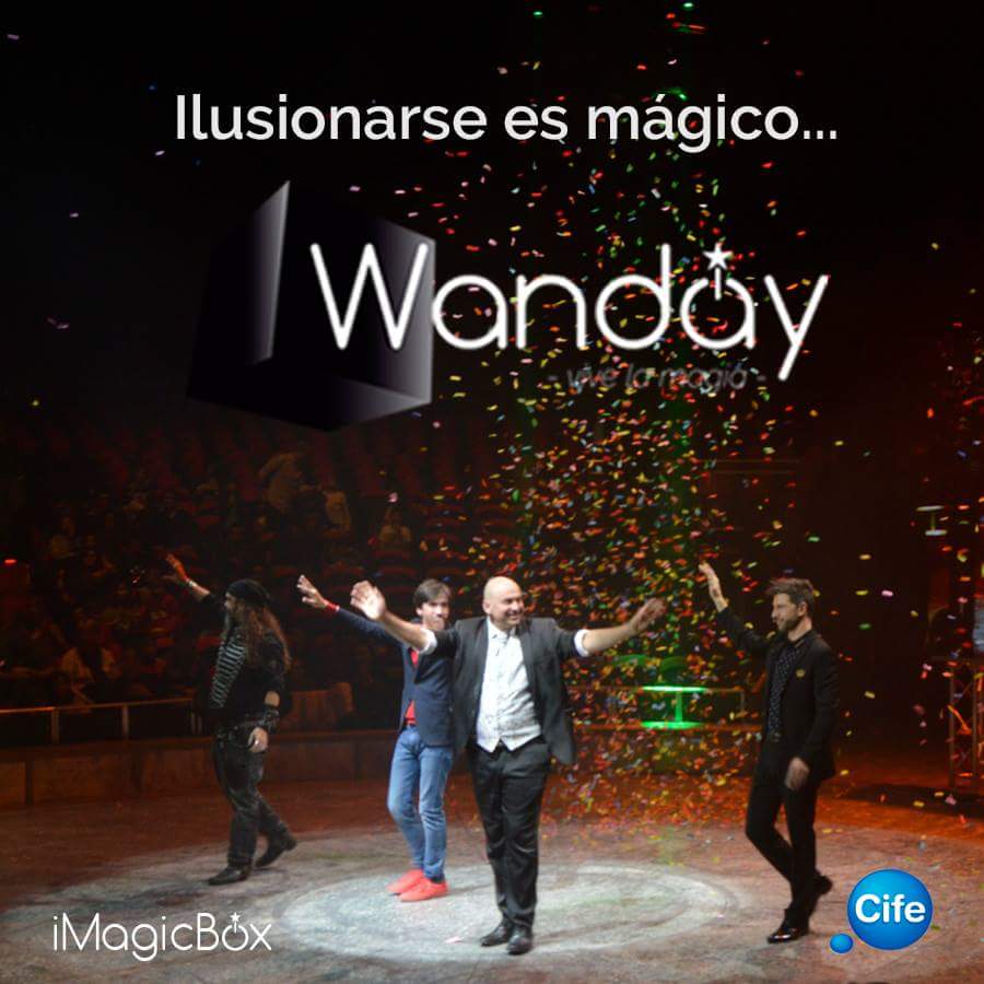elpady's tweet photo. Ayer fue un día espectacular con el #wanday. Hicimos sonreír a cientos de niños y a sus familias con el show de @imagicbox...
Y la caja ya está entre los más vendidos esta navidad. https://t.co/gkPJKWtvKG