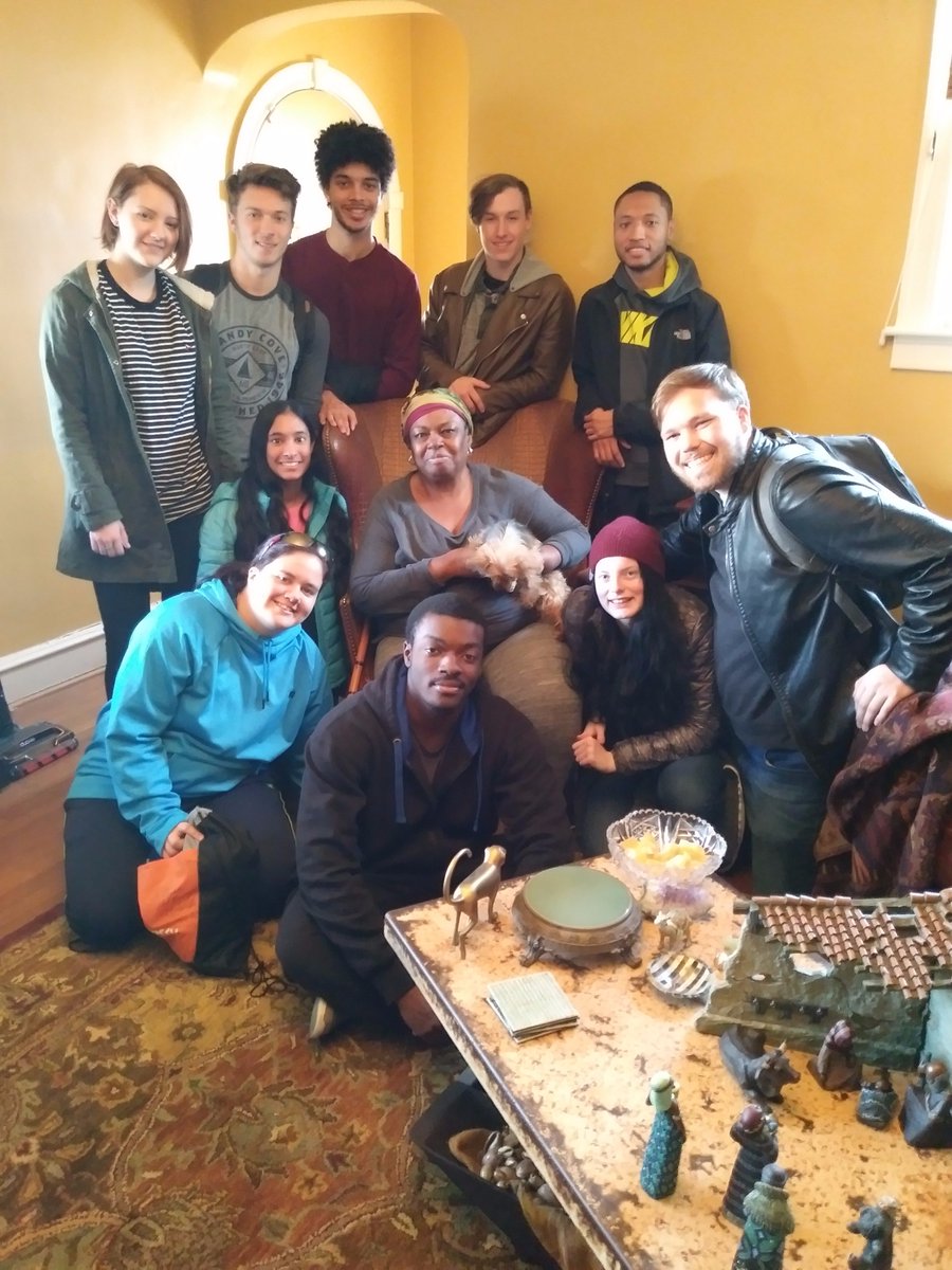 seaburysays's tweet photo. .@ServewithCSM volunteered with Seabury Age-In-Place® to clean Ms. W's home and even help with her holiday decorations! Thank you for volunteering with us. https://t.co/2i90WQnvcz