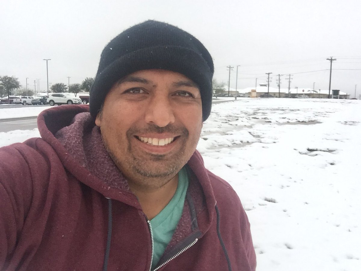 perronabel's tweet photo. Hace más de diez años que no nevaba en esta zona.
#nevando #snowday #PiedrasNegras #Coahuila https://t.co/oACmNktJXM