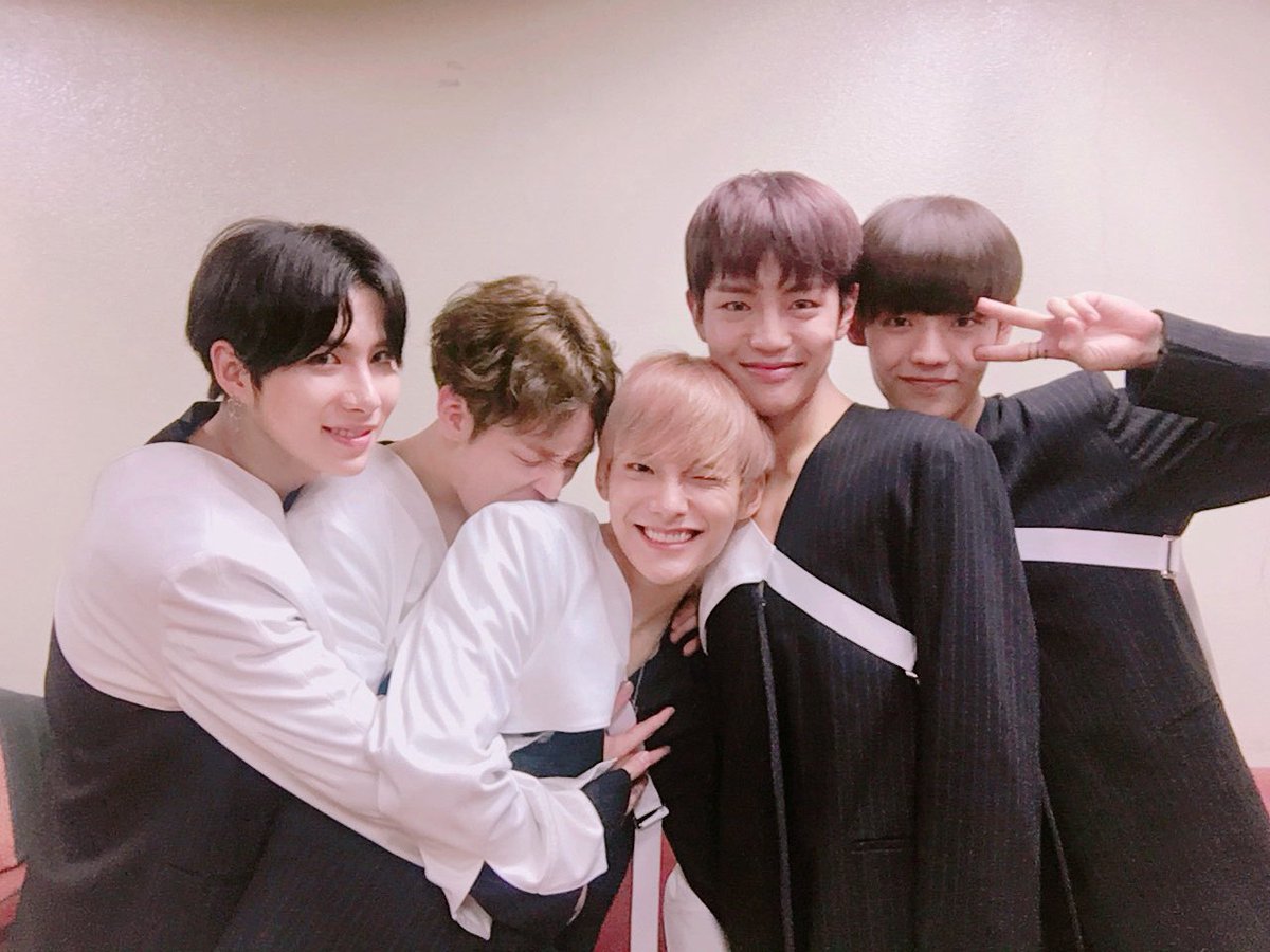 _hye_13's tweet photo. No me arrepiento de conocerlos
Les doy las gracias por haber entrado a mi vida @official_ACE7
Tambien agradezco a esa pagina en la cual me aparecio el anuncio de su debut.
Los sigo desde su predebut y los seguire hasta mas allá del final.
#ChoiceForever
#200DayswithACE https://t.co/NoFzXAtb9c